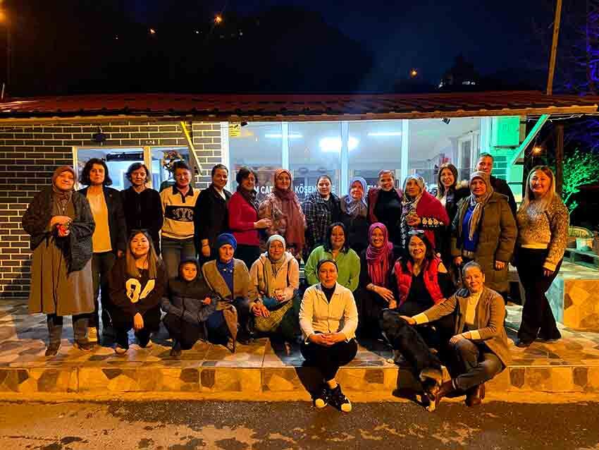 C H P'den Kadınlara Iftar Programı (1)