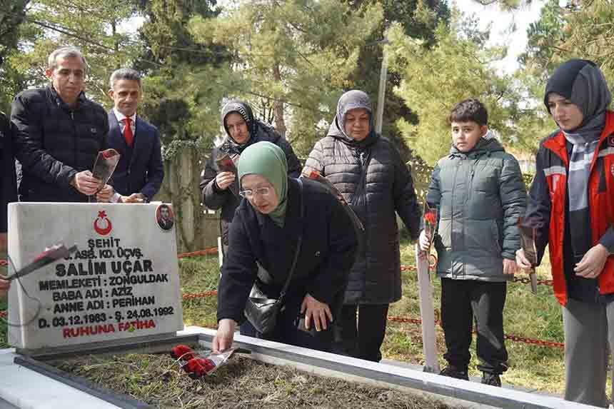 Çaycumada Şehitler Mezarı Başında Anıldı 1 (2)