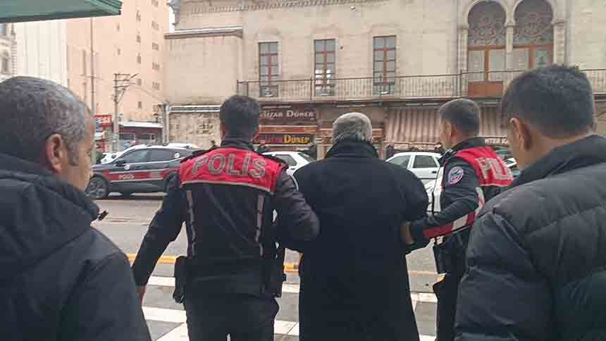 Kardeşini Lokantada Vurdu (1)