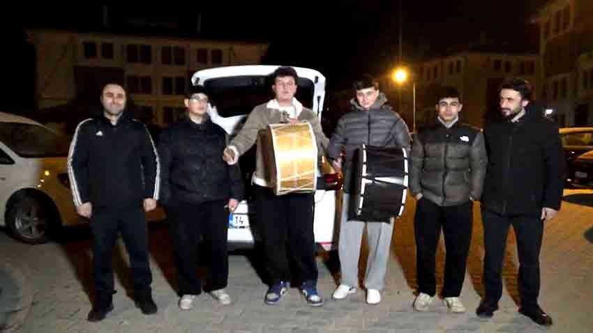 Öğrenciler Ramazan Geleneğini Sürdürüyor Manilerle Vatandaşları Sahura Kaldırıyor (1)