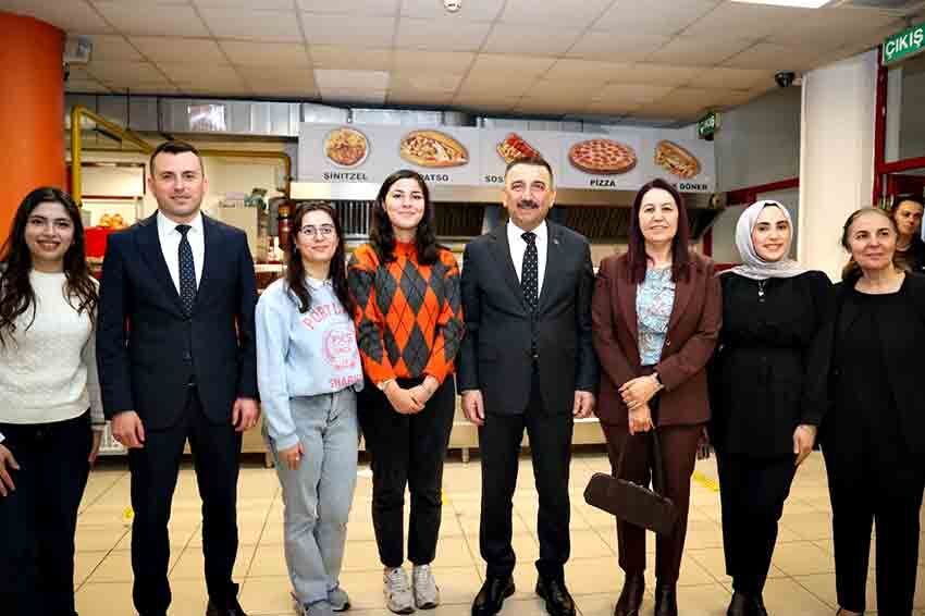 Vali Hacıbektaşoğlu Öğrencilerle Iftar Sofrasında (3)