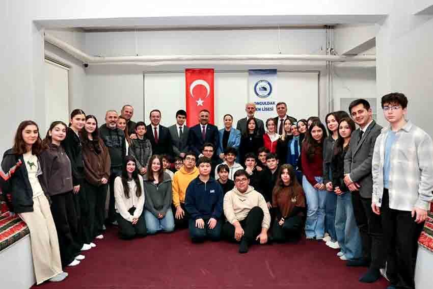 Vali Hacıbektaşoğlu Öğrencilerle Iftar Sofrasında Buluştu (1)