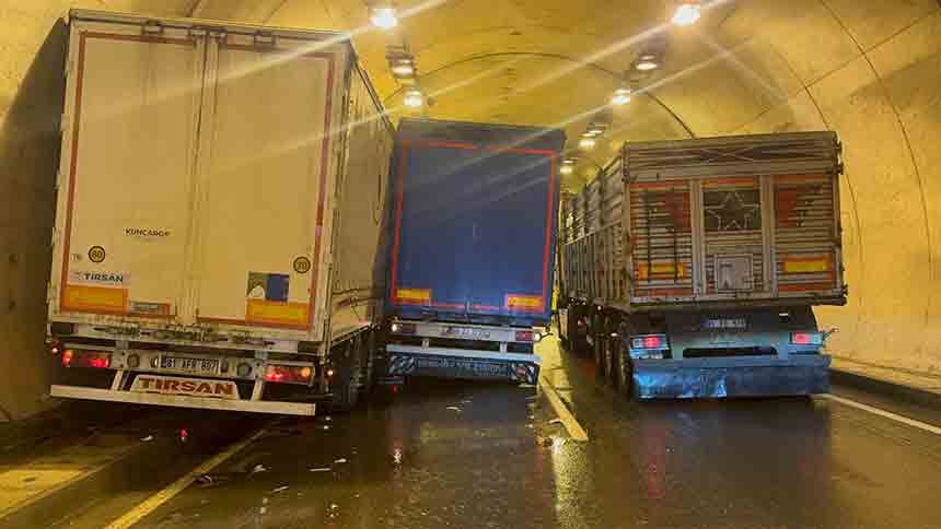 Zonguldakta Tünelde Tırlar Çarpıştı (7)