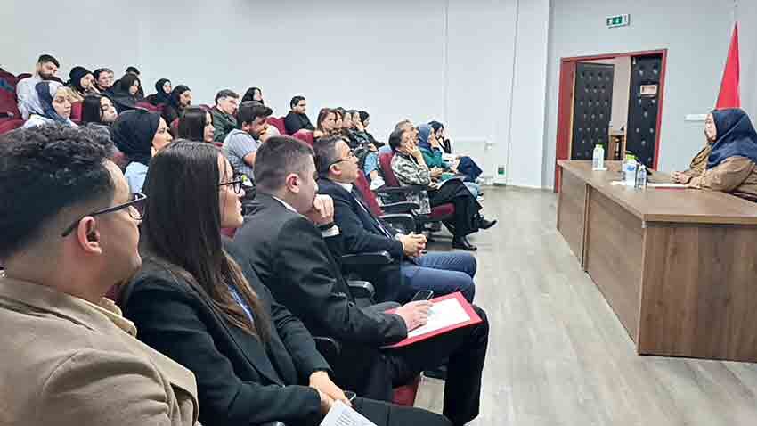 B E U N’de “ Aile Ve Değerler” Konferansı Yoğun Ilgi Gördü (2)