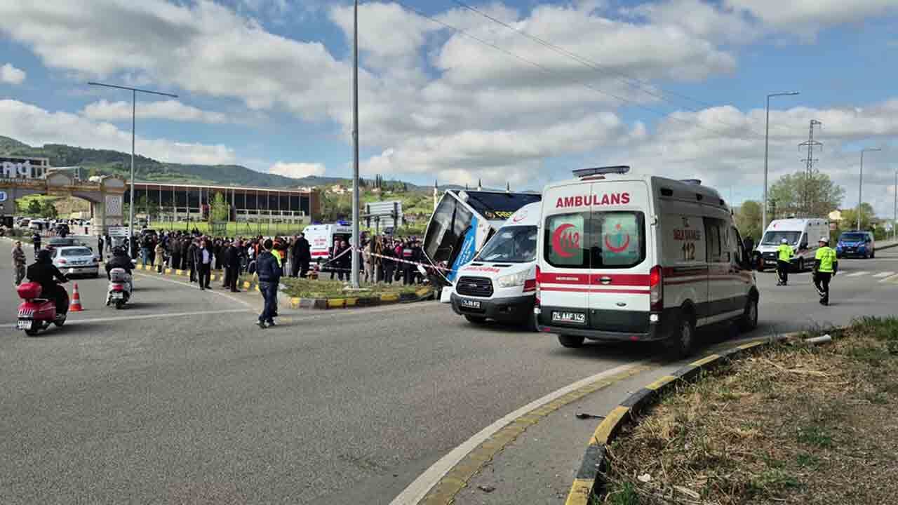 Bartin Halk Otobusu Kaza Yapti (2)