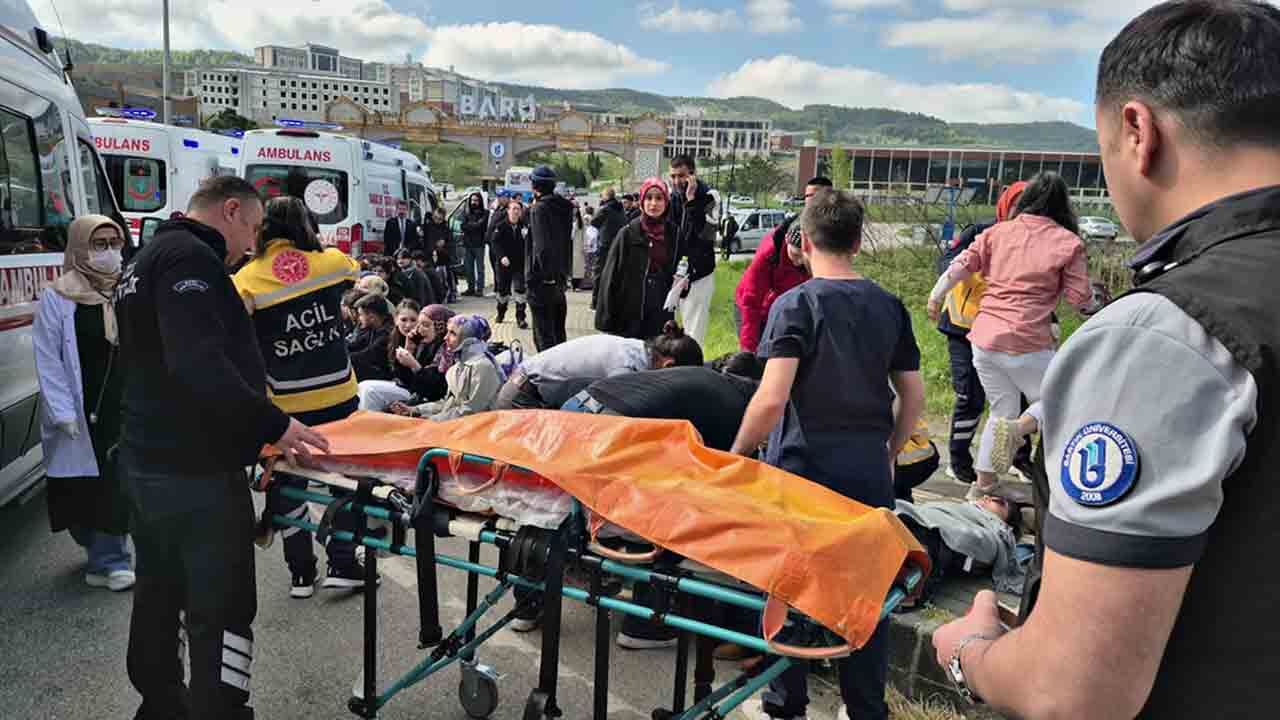 Bartin Halk Otobusu Kaza Yapti (5)