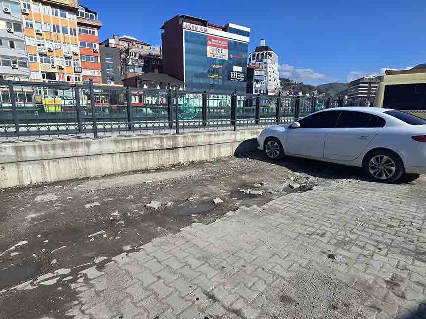 Dolmuş Duraklarında Rezalet Görüntü (1)