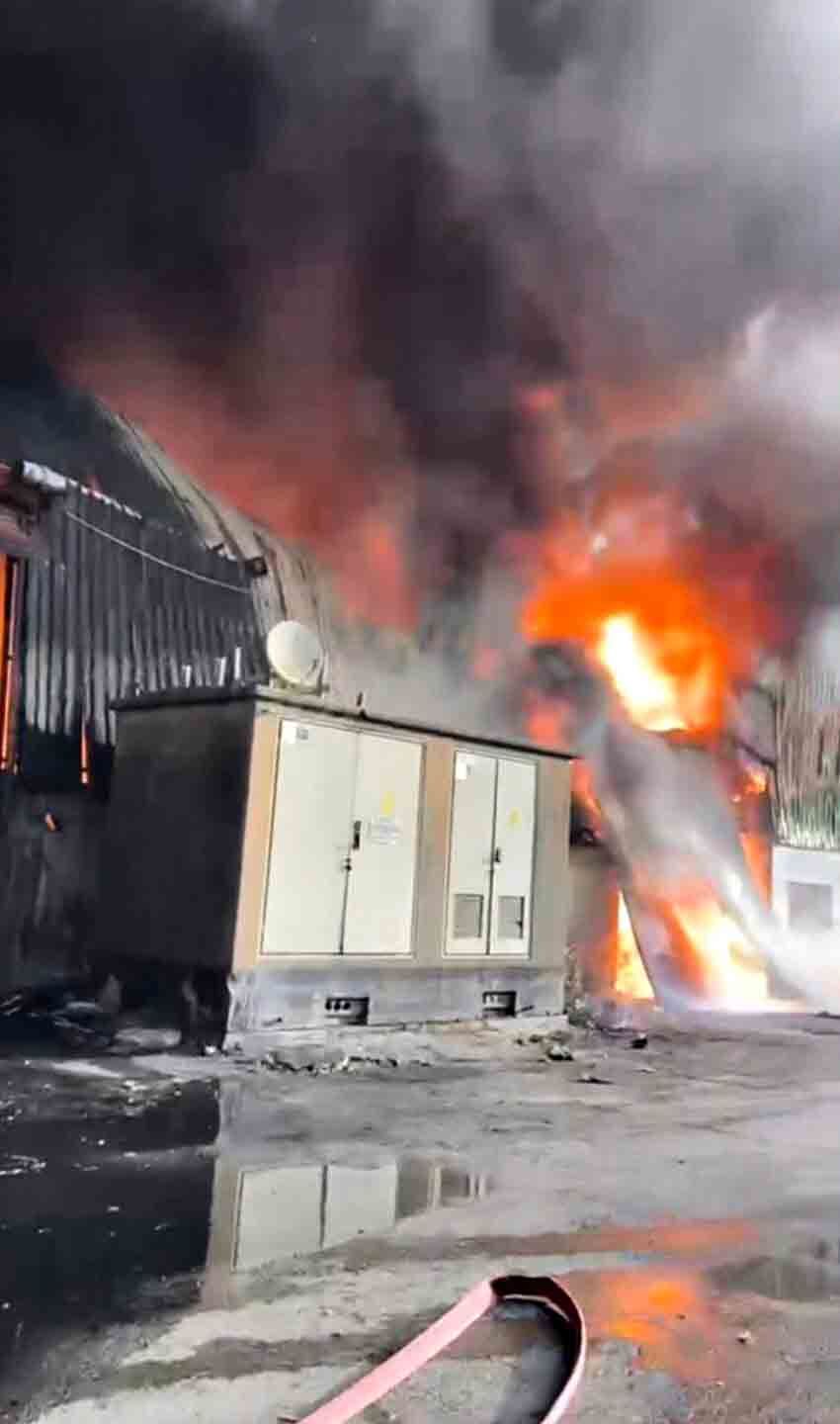 Geri̇ Dönüşüm Fabri̇kasinda Yangin! Alevler Fabri̇kayi Sardi1 (1)