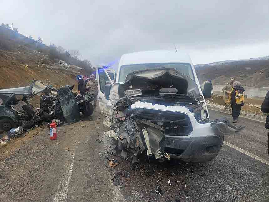 Gümüşhanede Öğretmen Servisi Kaza Yaptı (1)