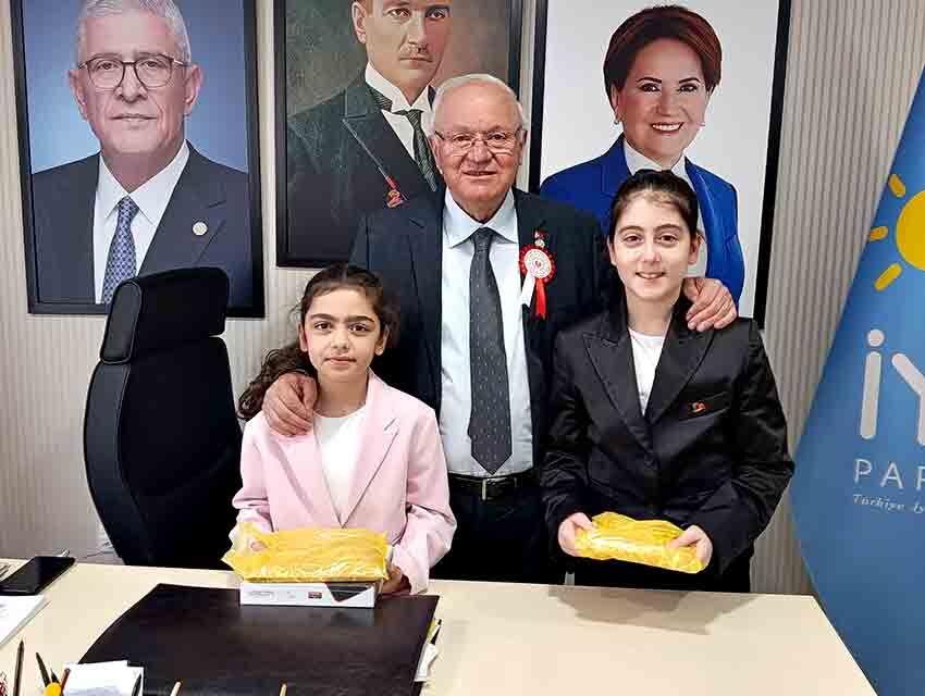 İ Y İ P A R T İ' D E Y E N İ B A Ş K A N D E R İ N İ D İ L Ö Z T Ü R K O L D U (2)