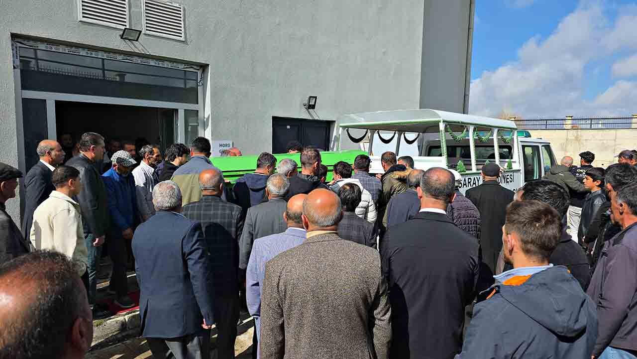 K Ö P E K L E R Ç O C U Ğ A S A L D I R D I 1 Ö L Ü (1)