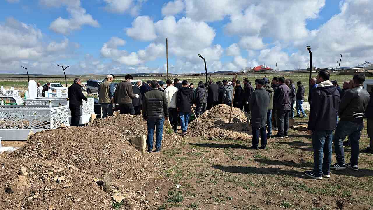 K Ö P E K L E R Ç O C U Ğ A S A L D I R D I 1 Ö L Ü (2)