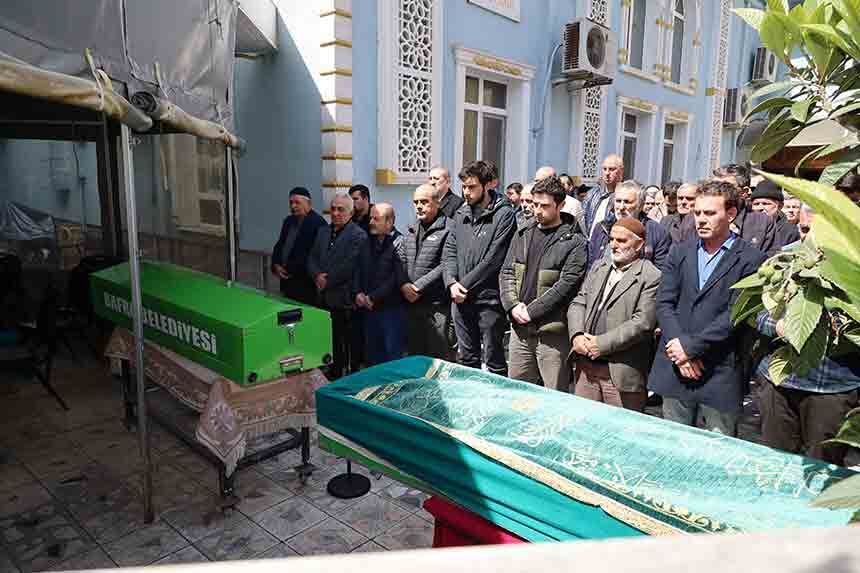 Kardeşinin Cenazesini Beklerken Hayatını Kaybetti (1)