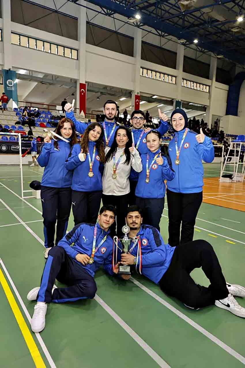 Ü N İ L İ G B A D M İ N T O N’ D A Ş A M P İ Y O N B E U N (1)