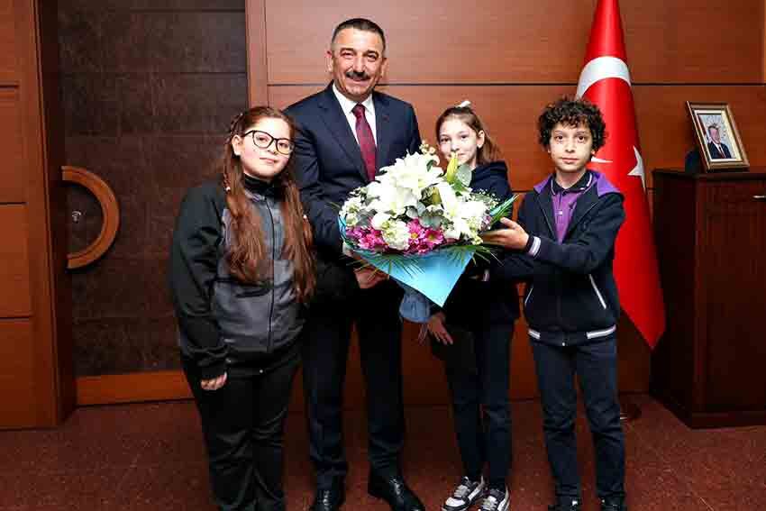 Vali Hacıbektaşoğlu Öğrencileri Makamında Kabul Etti (3)