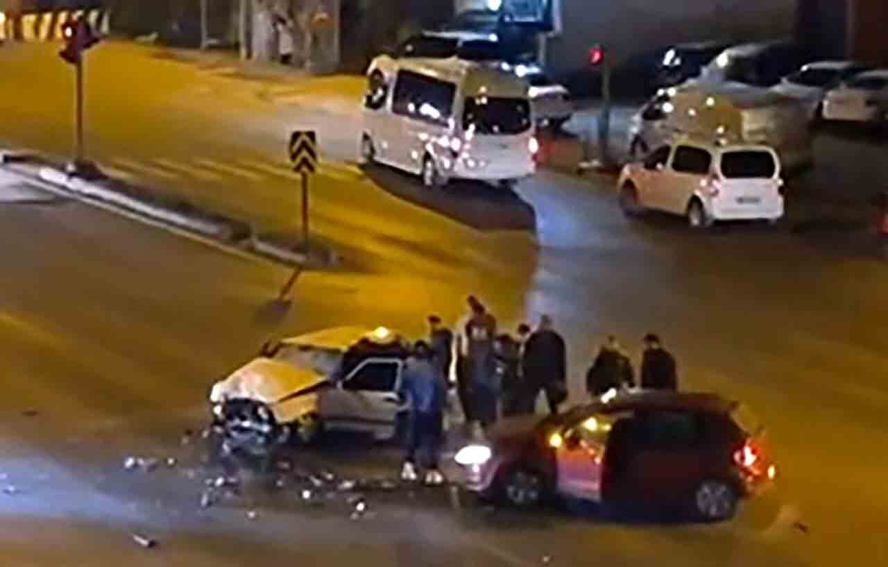 Z O N G U L D A K T A O T O M O B İ L L E R K A F A K A F A Y A Ç A R P I Ş T I (1)