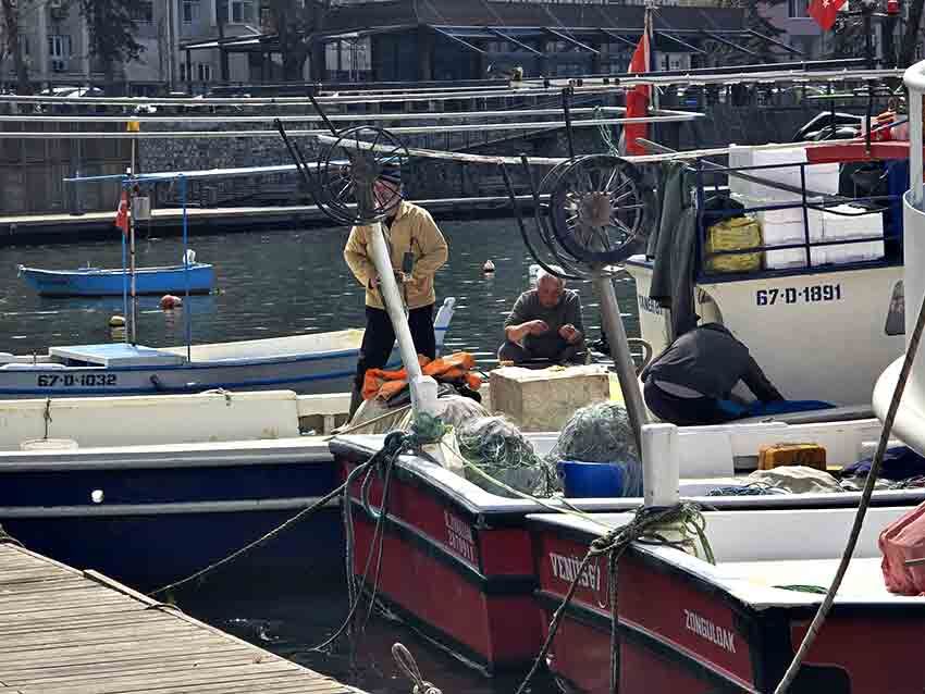 Zonguldak’ta Hizmet Veren Mavi Derya Gezi Teknesi, Bakım Çalışmalarının Ardından Yenilenerek Yeniden Denize Indirildi. (3)