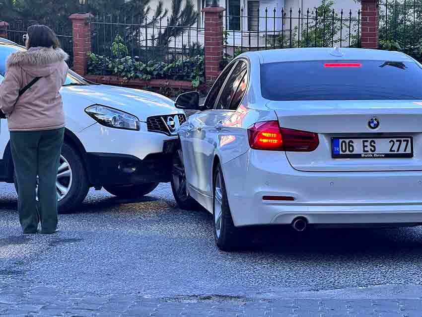 Zonguldak’ta Maddi̇ Hasarli Kaza Trafi̇k Kisa Süreli̇ Aksadi2