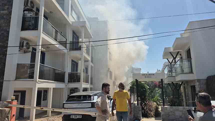 2 Kadin Bi̇nada Mahsur Kaldi (3)