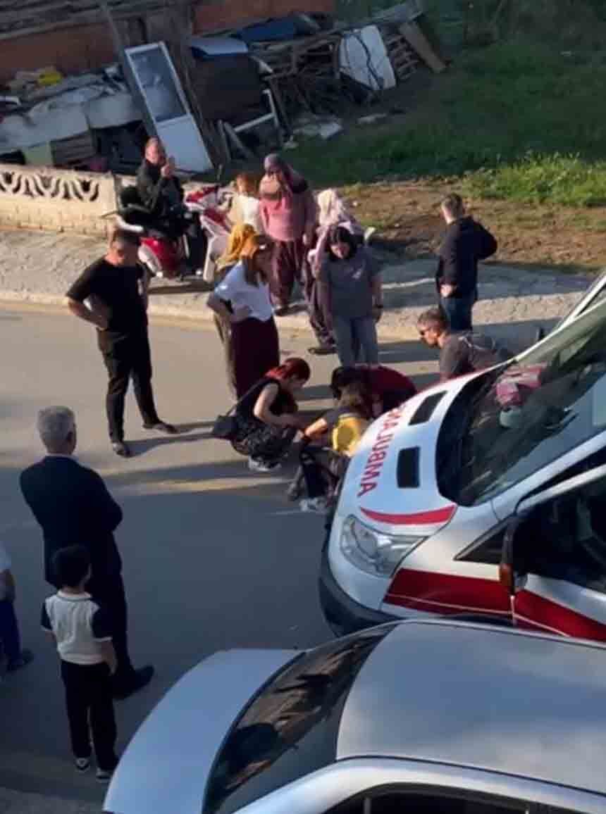 Ani̇den Yola Firladi Aracin Altinda Kaldi