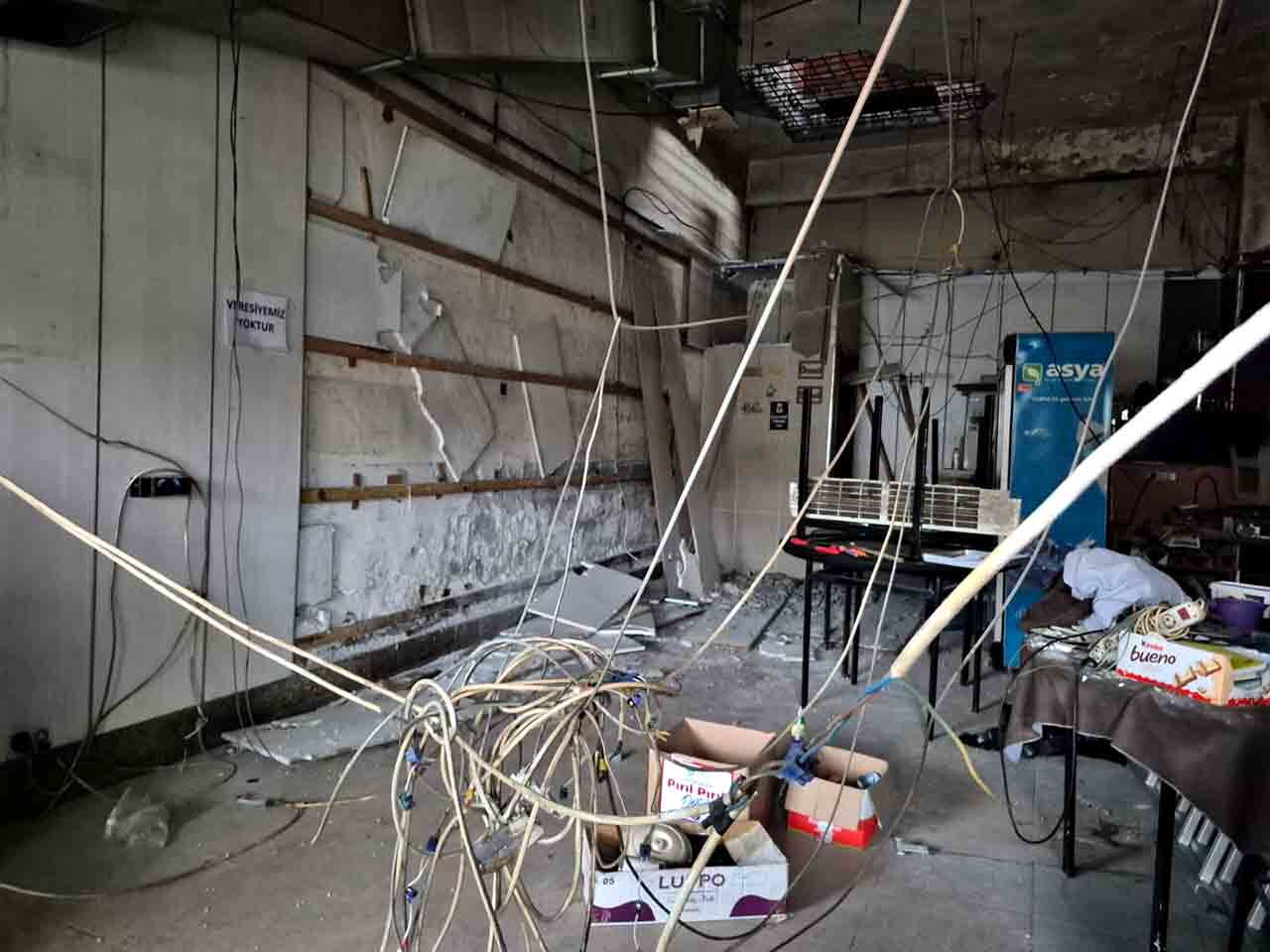 Çay Ocağinda Tavan Çöktü (1)