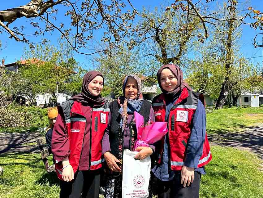 Ereğli’de Şehit Annelerine Anneler Günü’nde Anlamlı Ziyaret (3)