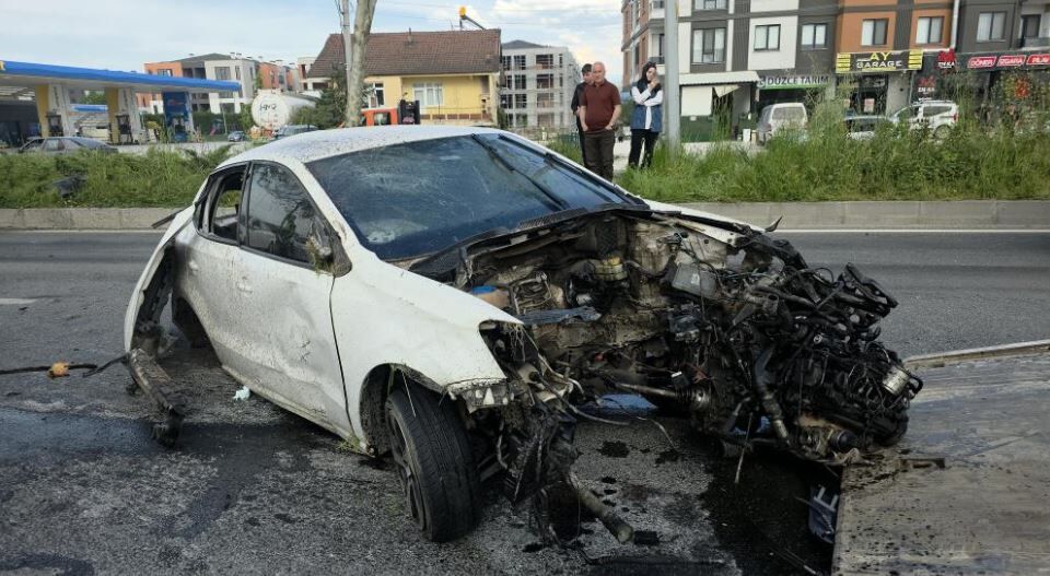 Refüje Çarpan Oto