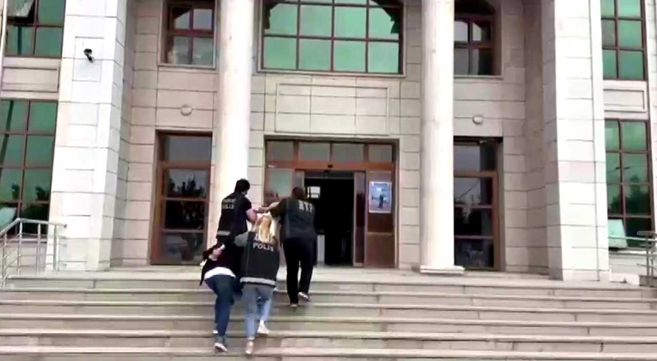 Sokakta Zombi̇ Gi̇bi̇ Kaldi! Poli̇s Harekete Geçti̇1 (1)