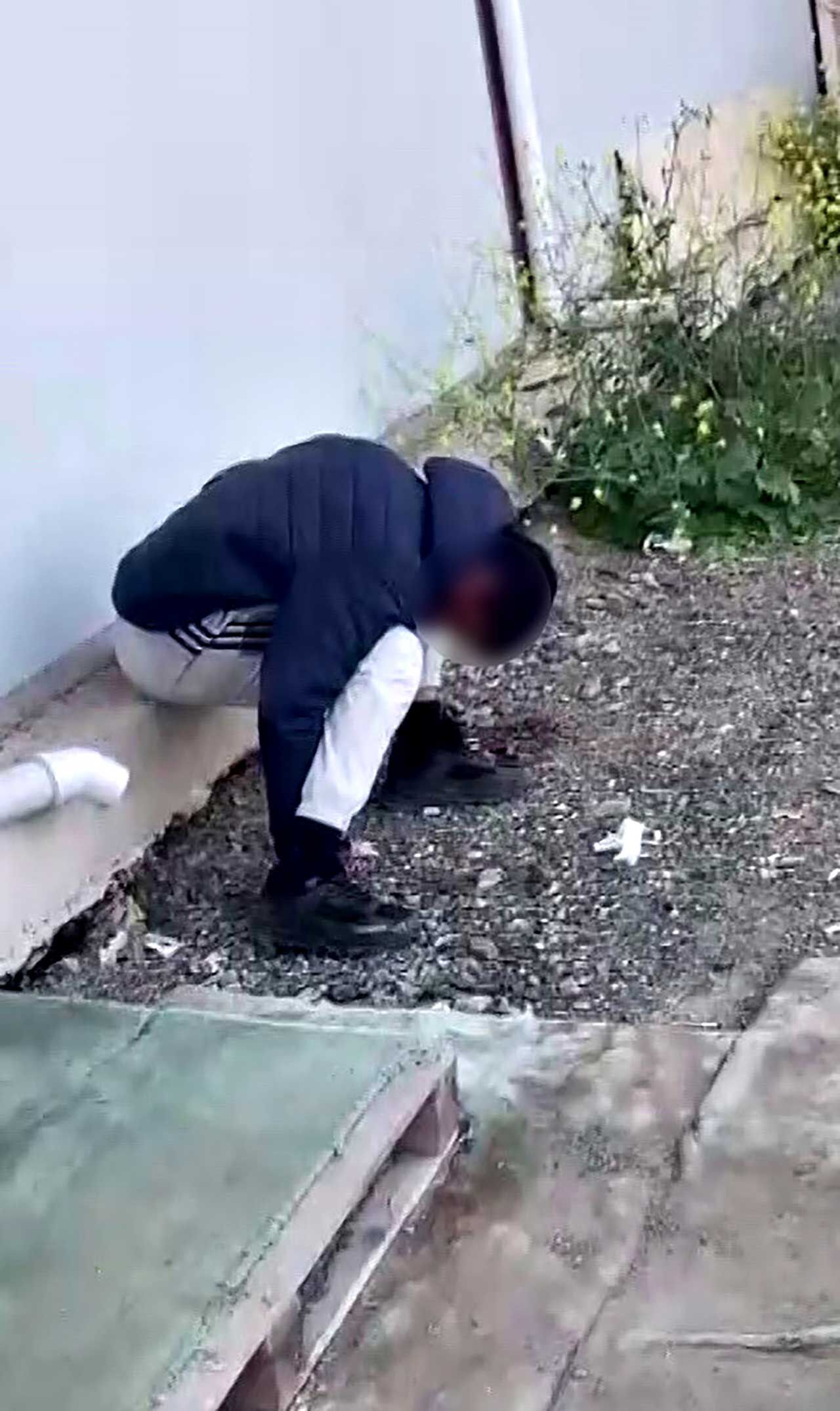 Sokakta Zombi̇ Gi̇bi̇ Kaldi! Poli̇s Harekete Geçti̇1 (2)
