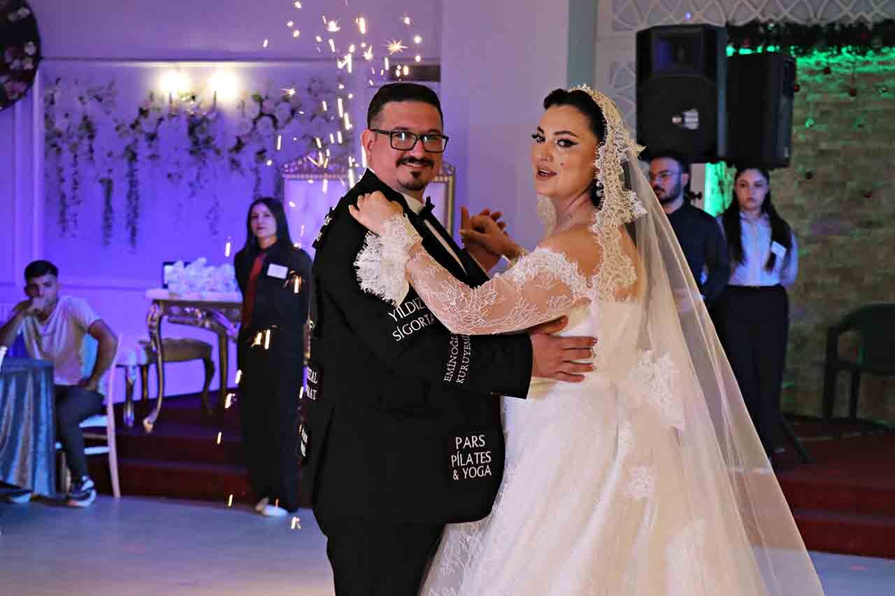 Sponsorlukla Evlenen Çi̇ft (4)