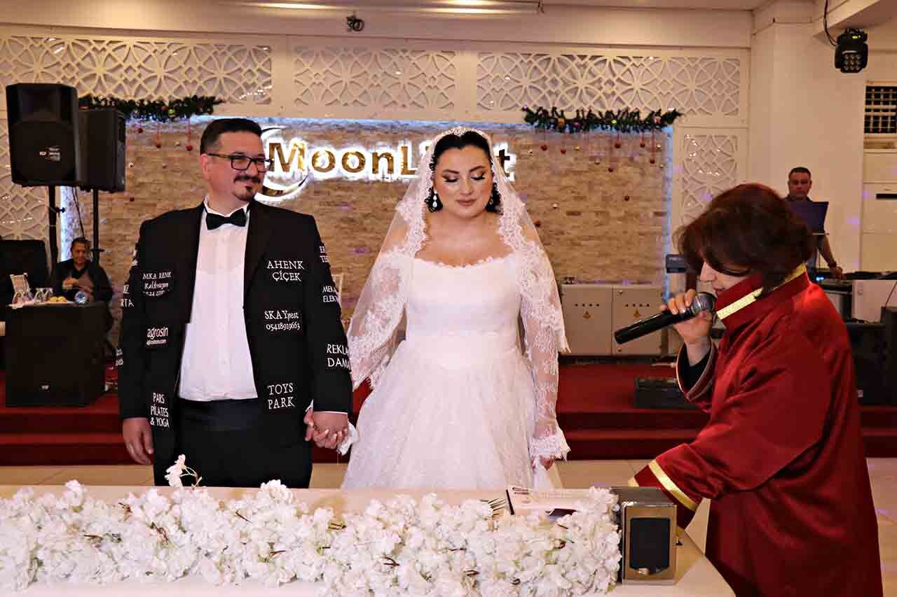 Sponsorlukla Evlenen Çi̇ft (7)