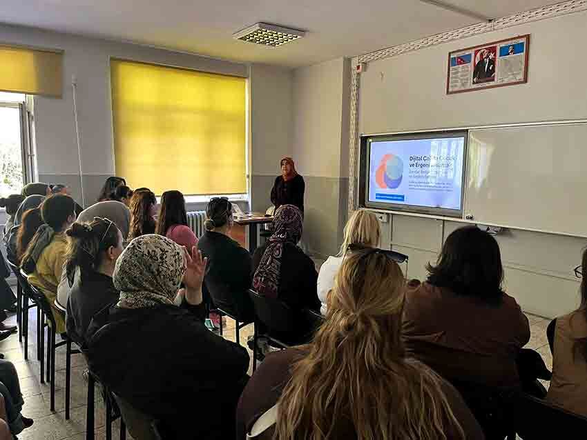 Velilere Yönelik Bağımlılıkla Mücadele Ve İlk Yardım Semineri (3)
