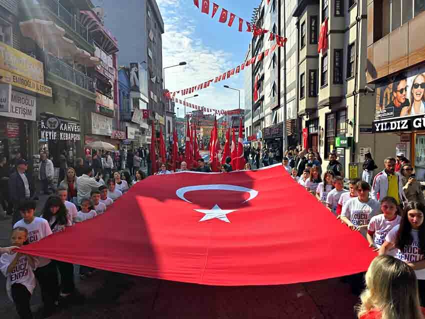 Z O N G U L D A K’ T A 19 M A Y I S C O Ş K U S U 107 M E T R E L İ K D E V B A Y R A K L A G E N Ç L İ K Y Ü R Ü Y Ü Ş Ü ! (1)