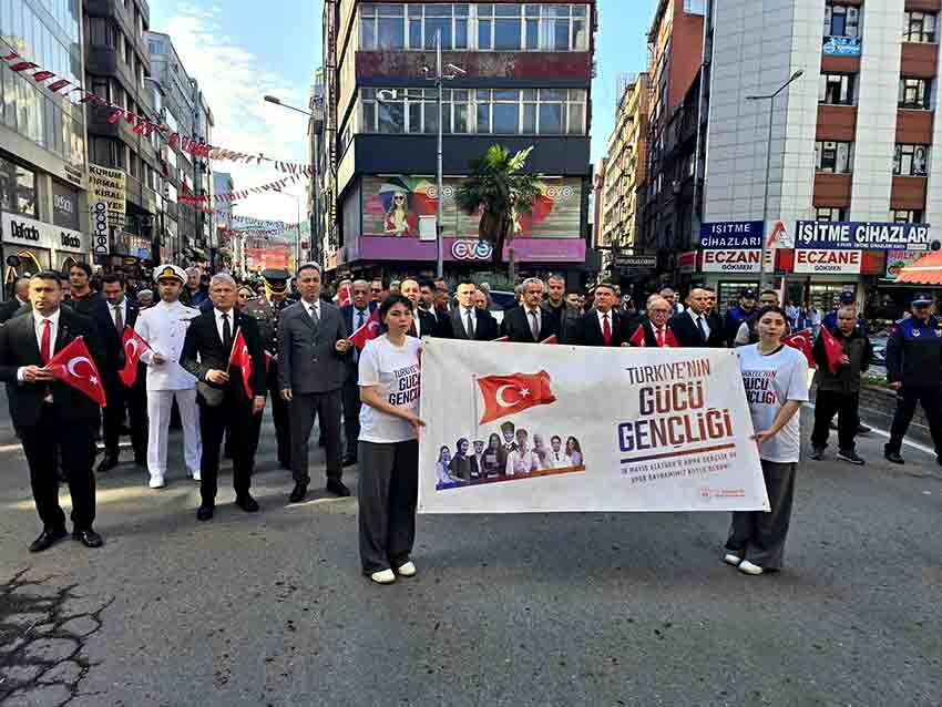 Z O N G U L D A K’ T A 19 M A Y I S C O Ş K U S U 107 M E T R E L İ K D E V B A Y R A K L A G E N Ç L İ K Y Ü R Ü Y Ü Ş Ü ! (2)