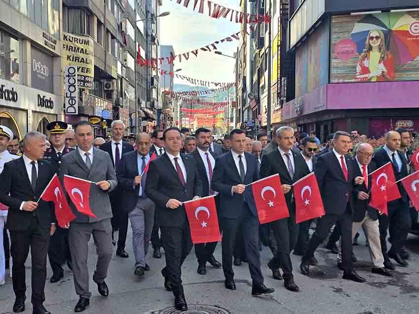 Z O N G U L D A K’ T A 19 M A Y I S C O Ş K U S U 107 M E T R E L İ K D E V B A Y R A K L A G E N Ç L İ K Y Ü R Ü Y Ü Ş Ü ! (3)
