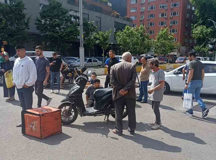 Acilikta Kurye İle Otomobi̇l Çarpişti (2)