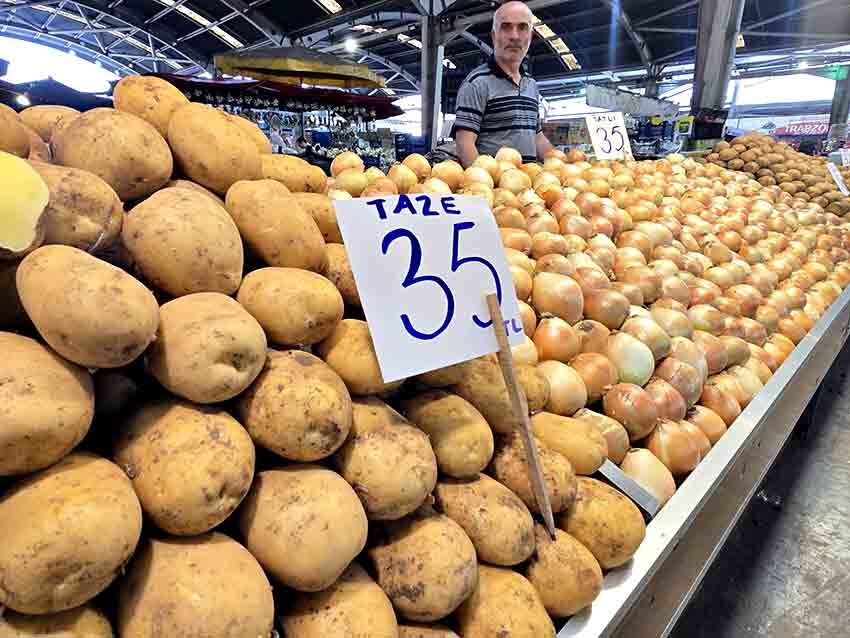 Halk Pazarında Hafta Sonu Yoğunluğu Patates Ve Soğanın Fiyatı Vatandaşı Şoke Etti! (1)