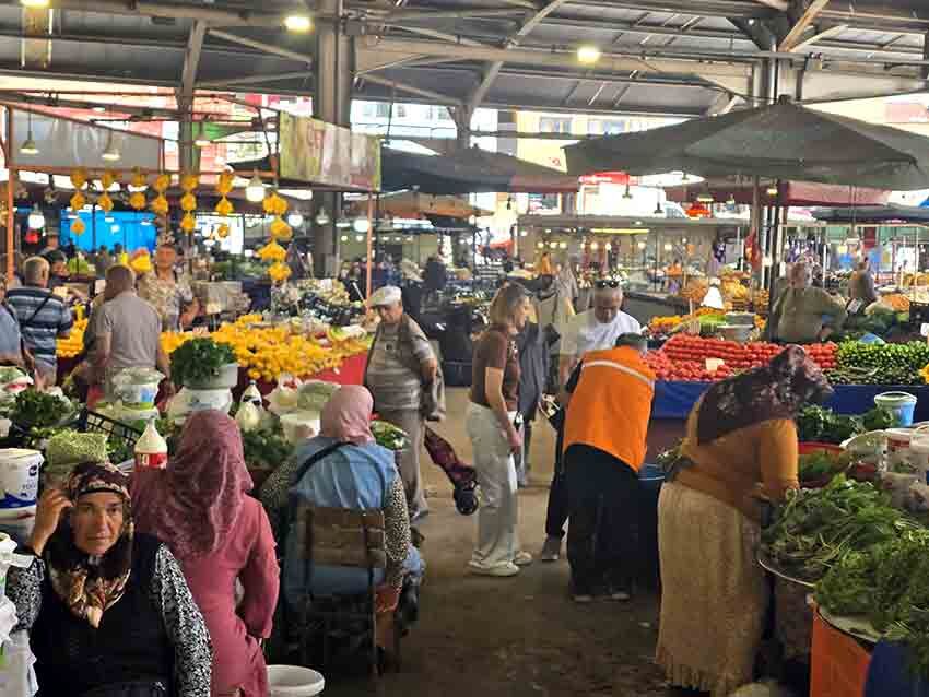 Halk Pazarında Hafta Sonu Yoğunluğu Patates Ve Soğanın Fiyatı Vatandaşı Şoke Etti! (4)