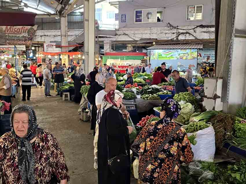 Halk Pazarında Hafta Sonu Yoğunluğu Patates Ve Soğanın Fiyatı Vatandaşı Şoke Etti! (5)
