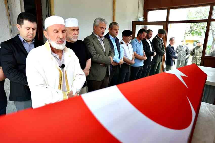 Kıbrıs Gazisi Erol Çimşir Son Yolculuğuna Uğurlandı (4)