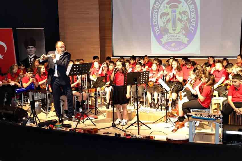 Ukulele Ile Türkülerimiz Konseri Büyük Beğeni Topladı (1)