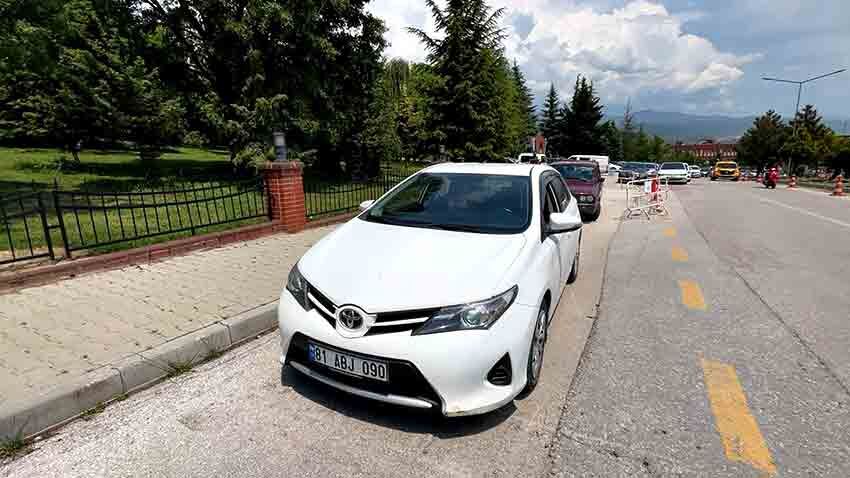 Yokuşta Kalkış Kabusa Döndü! Aynı Araca 3 Kez Çarptı (3)