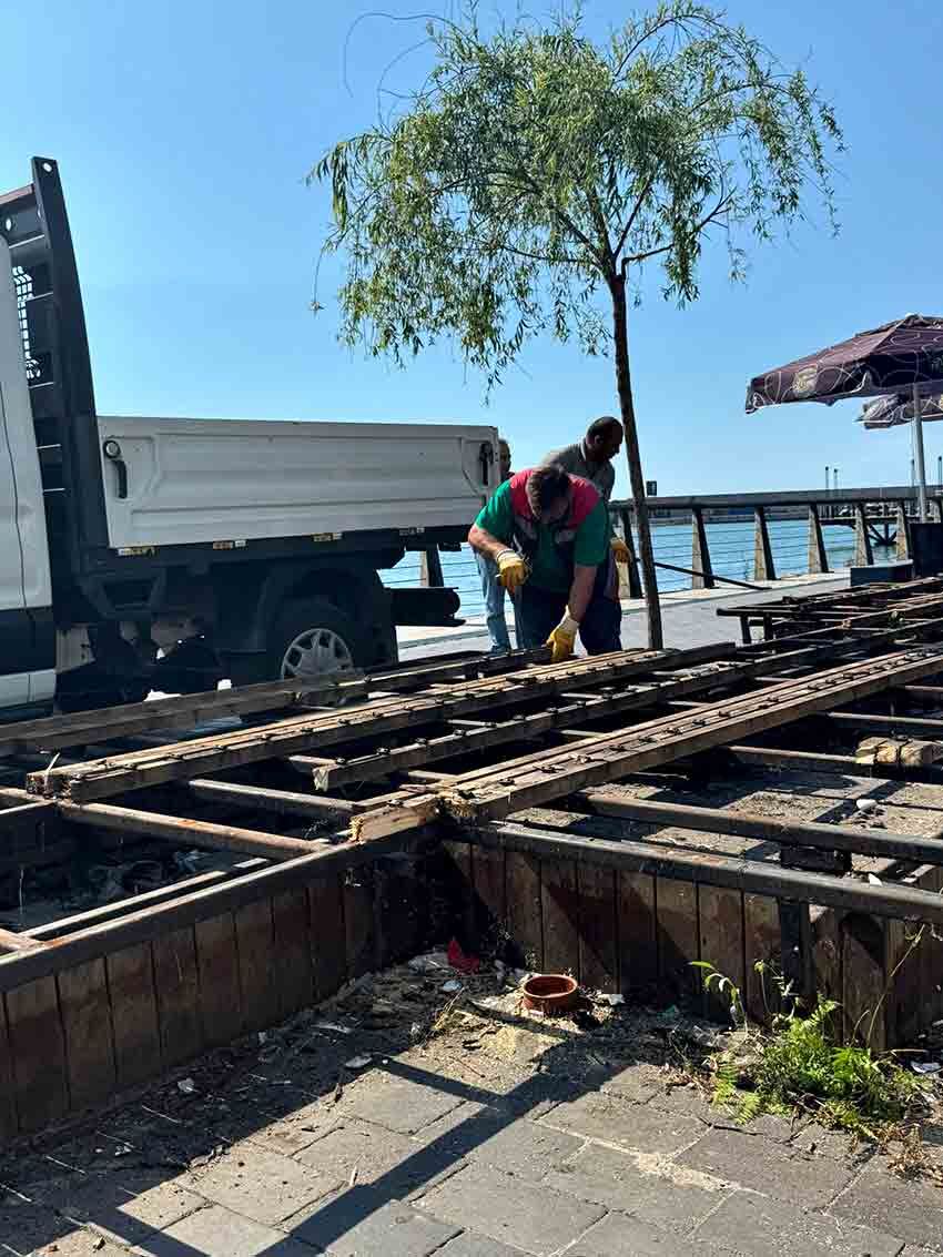Zonguldak Sahilinde Banklar Sökülüyor4