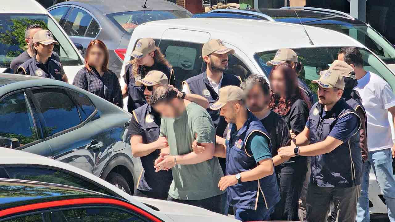 Zonguldakta 3 Öğrenci̇ Tutuklandi