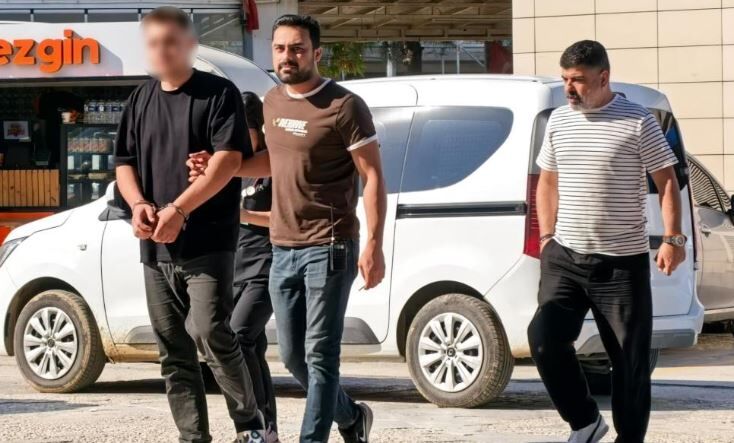 Arkadaşını silahla tehdit edip kendi borcunu ödetti