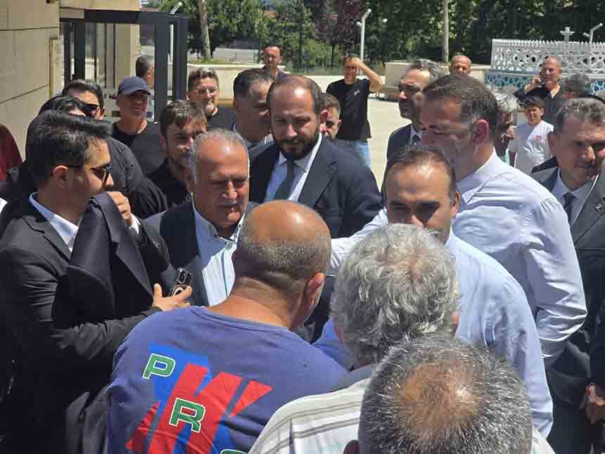 Bakan Kıcır Aşure Dağıttı (1)