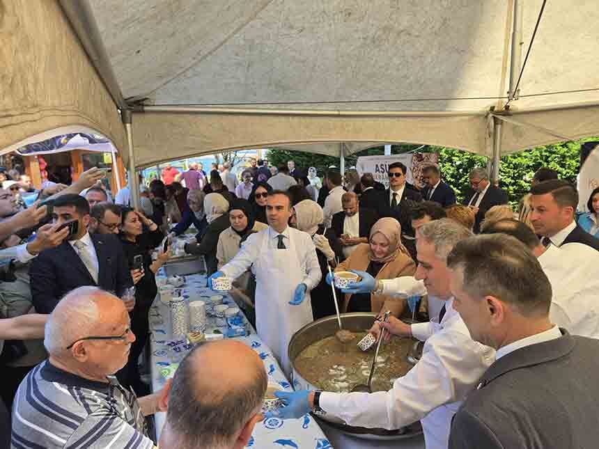 Bakan Kıcır Aşure Dağıttı (4)