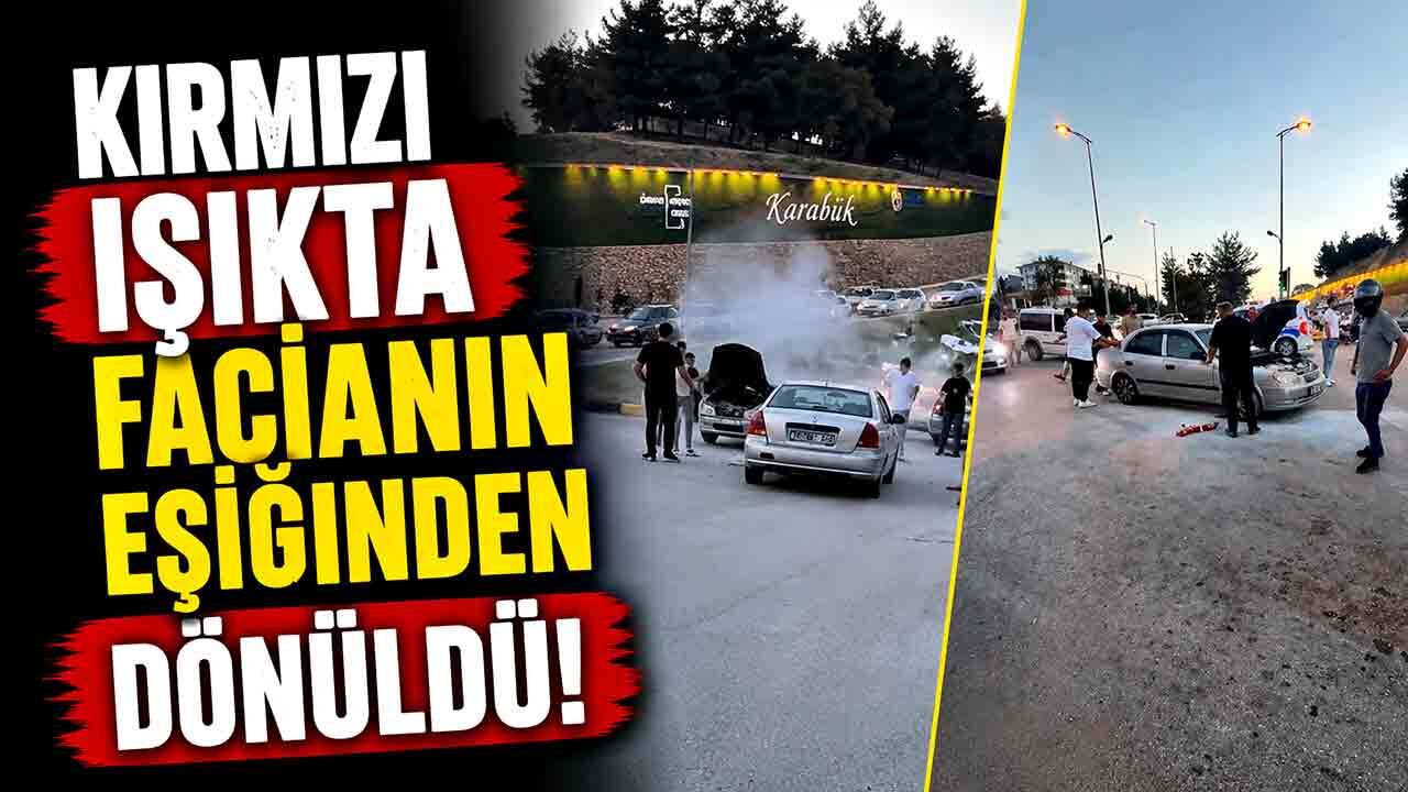 Trafik ışıklarında bekleyen otomobilden dumanlar yükseldi