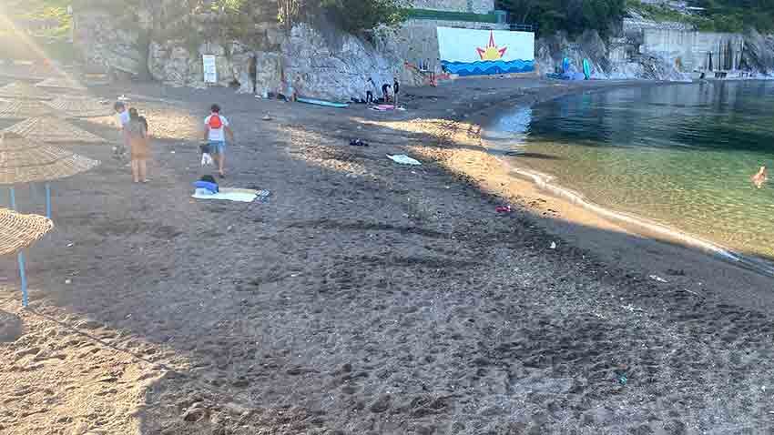 Kapuz Plajı'nda Temizlik Mesaisi Ekipler Kumsalı Gece Gündüz Temizliyor (9)