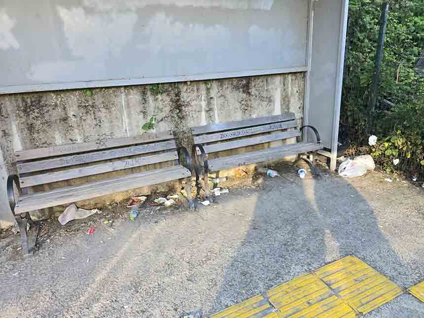 Kapuzda Durak Çöplüğe Döndü (3)